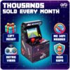 Mini-arcademachine, 240 ingebouwde games, 8-bit retro-arcadegames, 2,5-inch kleurenscherm, 8-weg joystick, 2 knoppen, volumeregeling, perfect cadeau - ThumbsUp!
